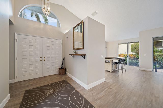 6866 Briarlake Circle, Palm Beach Gardens, FL 33418