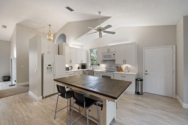 6866 Briarlake Circle, Palm Beach Gardens, FL 33418