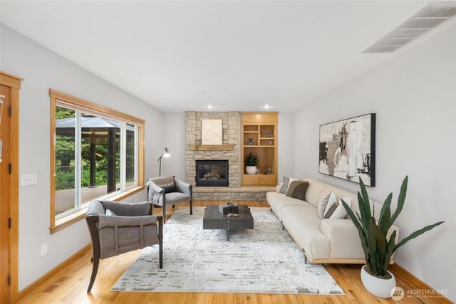24819 SE 14th Street, Sammamish, WA 98075
