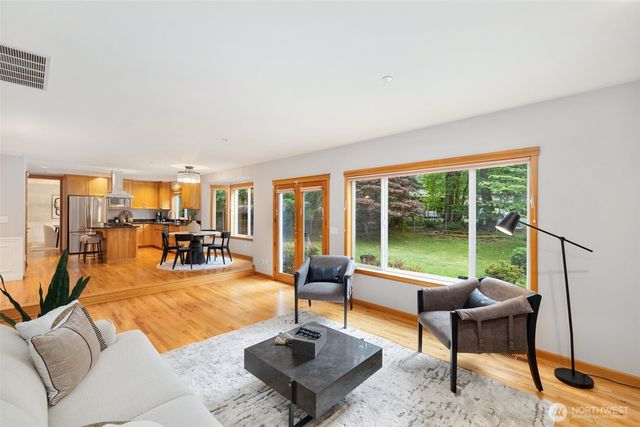 24819 SE 14th Street, Sammamish, WA 98075