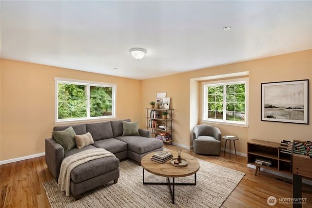 24819 SE 14th Street, Sammamish, WA 98075