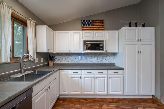1114 Engesser Lane, Saint Peter, MN 56082