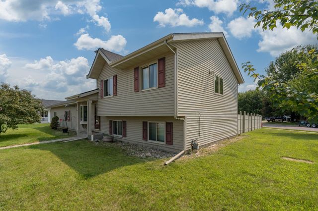 1114 Engesser Lane, Saint Peter, MN 56082