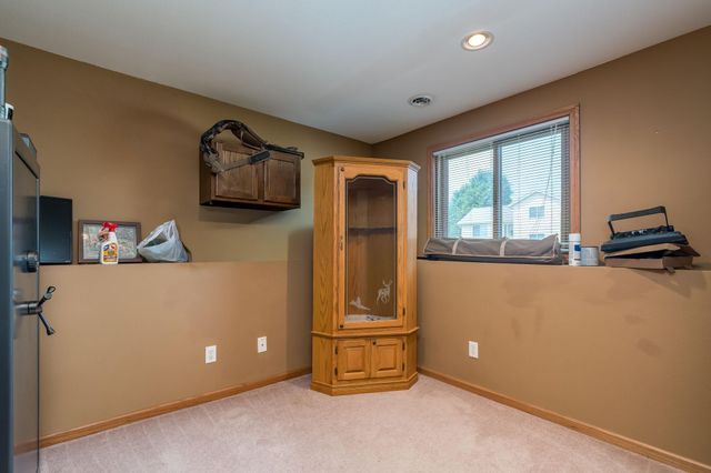 1114 Engesser Lane, Saint Peter, MN 56082