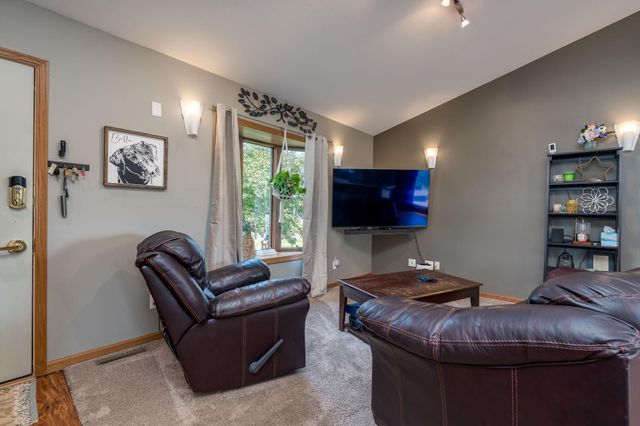 1114 Engesser Lane, Saint Peter, MN 56082