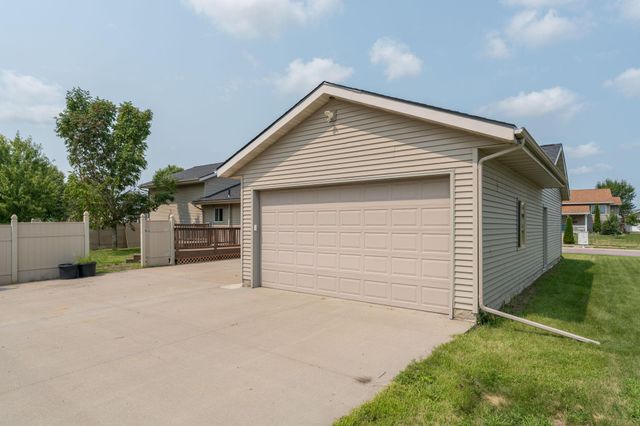 1114 Engesser Lane, Saint Peter, MN 56082