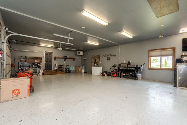 1114 Engesser Lane, Saint Peter, MN 56082