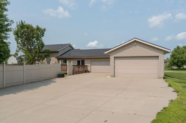 1114 Engesser Lane, Saint Peter, MN 56082