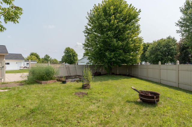 1114 Engesser Lane, Saint Peter, MN 56082