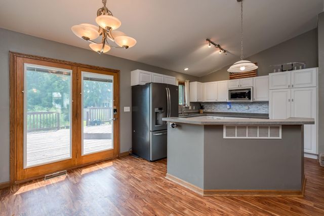 1114 Engesser Lane, Saint Peter, MN 56082