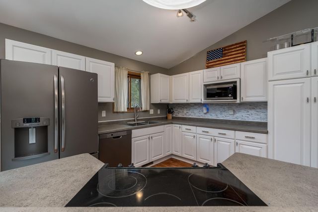 1114 Engesser Lane, Saint Peter, MN 56082
