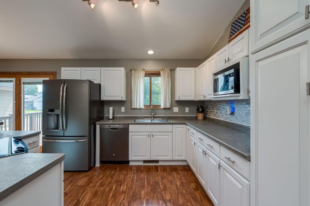 1114 Engesser Lane, Saint Peter, MN 56082