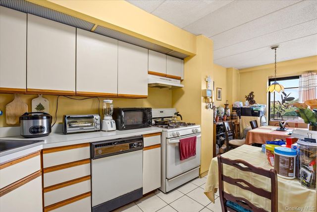 9229 Queens Boulevard 6F, Rego Park, NY 11374