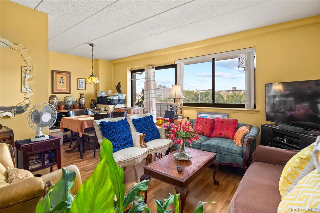 9229 Queens Boulevard 6F, Rego Park, NY 11374 — photo 3