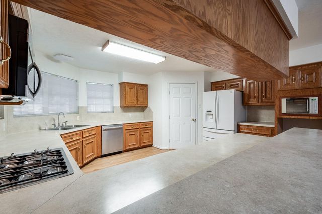27 County Road 3371, Cleveland, TX 77327