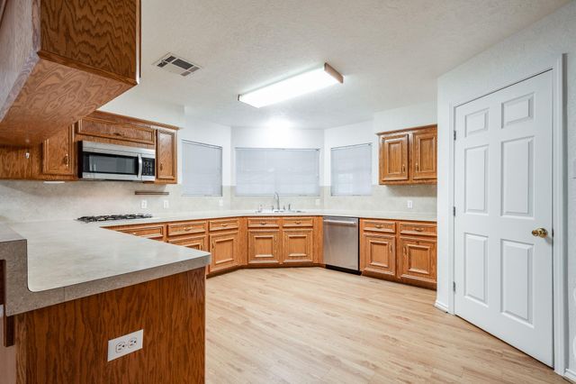 27 County Road 3371, Cleveland, TX 77327