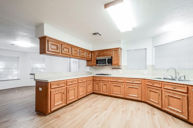27 County Road 3371, Cleveland, TX 77327