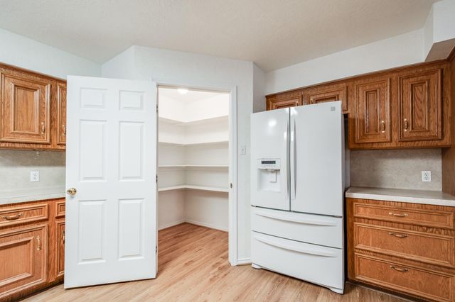 27 County Road 3371, Cleveland, TX 77327