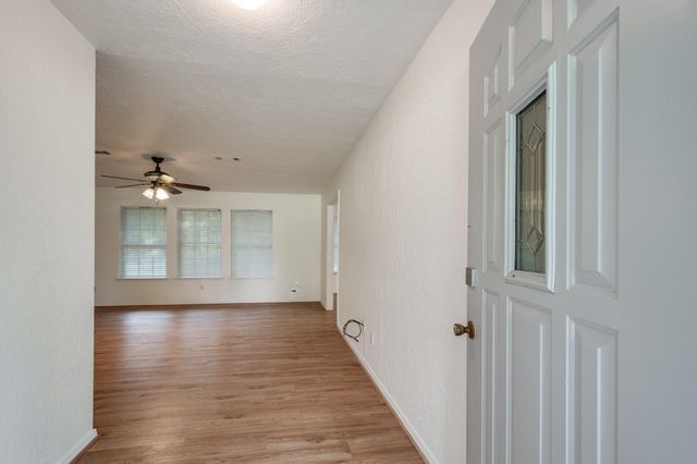 27 County Road 3371, Cleveland, TX 77327
