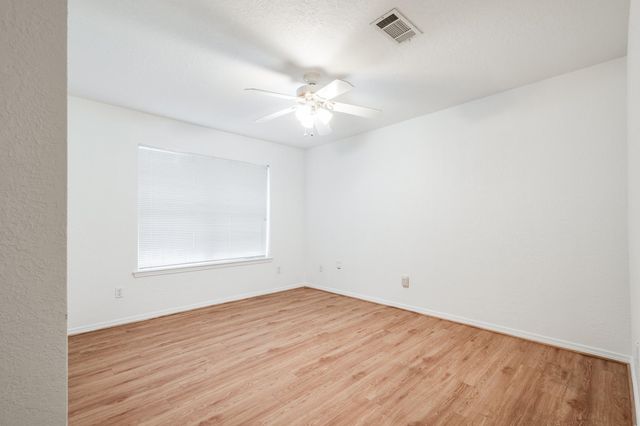 27 County Road 3371, Cleveland, TX 77327