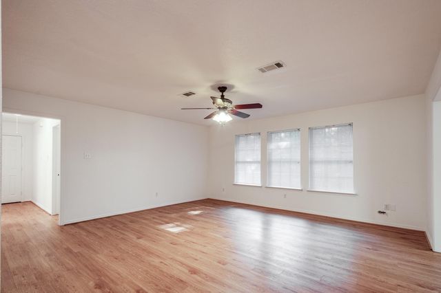 27 County Road 3371, Cleveland, TX 77327