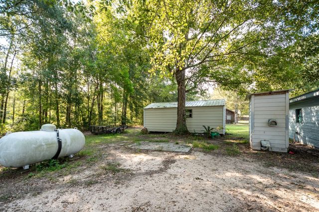 27 County Road 3371, Cleveland, TX 77327