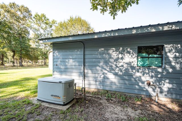 27 County Road 3371, Cleveland, TX 77327