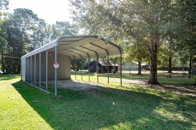 27 County Road 3371, Cleveland, TX 77327