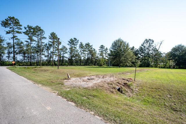 27 County Road 3371, Cleveland, TX 77327