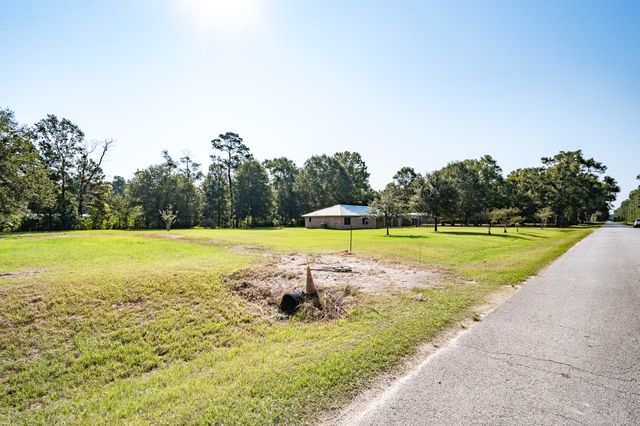 27 County Road 3371, Cleveland, TX 77327