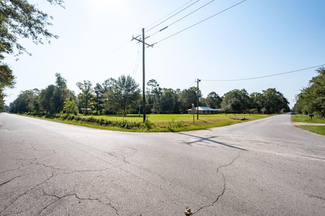 27 County Road 3371, Cleveland, TX 77327
