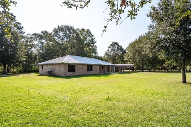 27 County Road 3371, Cleveland, TX 77327