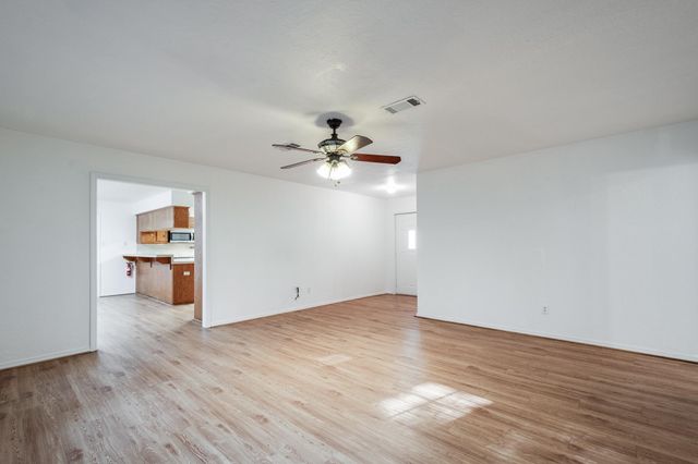 27 County Road 3371, Cleveland, TX 77327