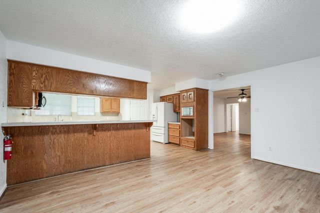 27 County Road 3371, Cleveland, TX 77327