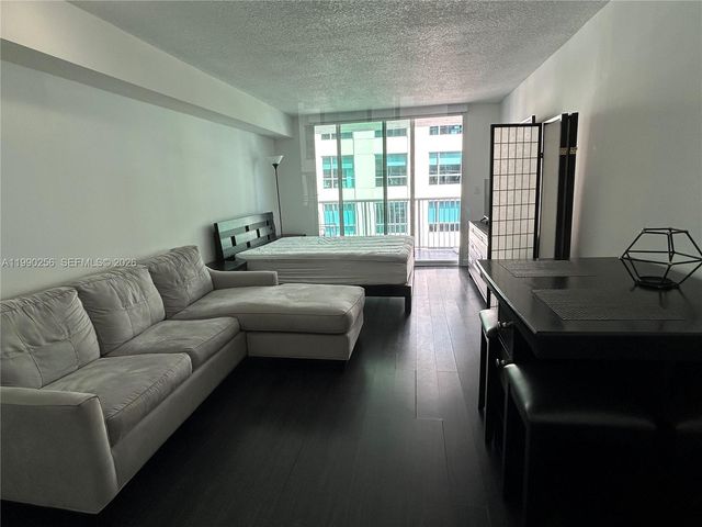 1200 Brickell Bay Dr 3610, Miami, FL 33131