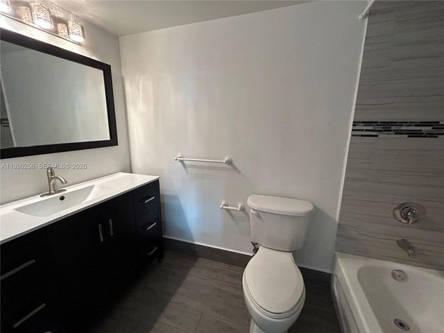 1200 Brickell Bay Dr 3610, Miami, FL 33131