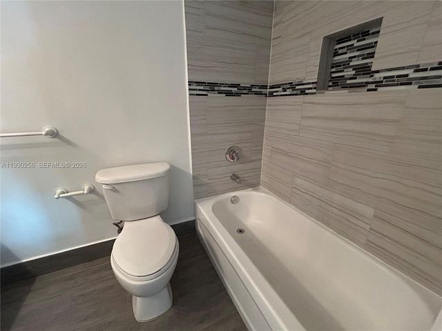 1200 Brickell Bay Dr 3610, Miami, FL 33131