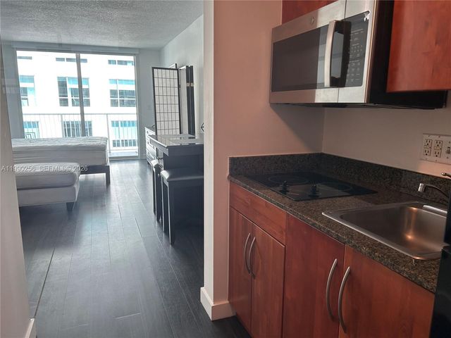 1200 Brickell Bay Dr 3610, Miami, FL 33131