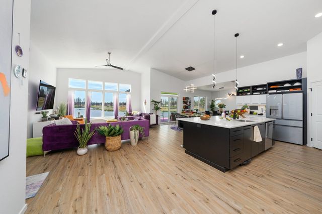 10526 S Medical Lake Rd, Medical Lake, WA 99022