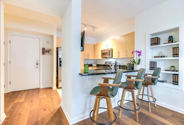 54 Rainey ST 703, Austin, TX 78701