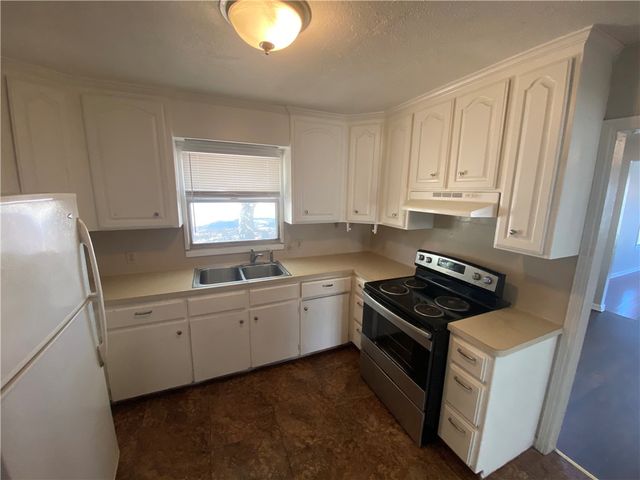 829 E Hoffman Ave, Kingsville, TX 78363