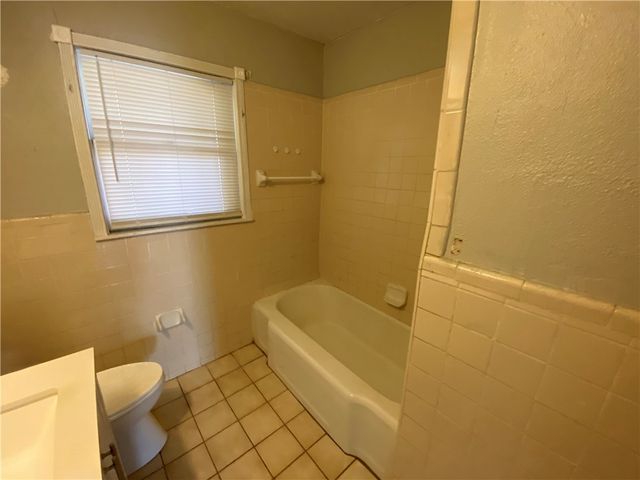 829 E Hoffman Ave, Kingsville, TX 78363