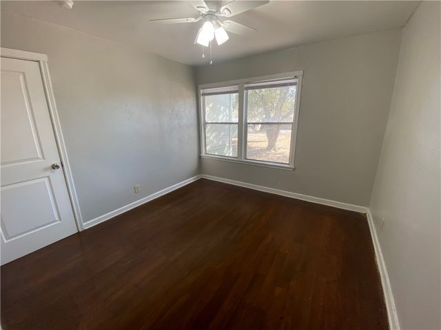 829 E Hoffman Ave, Kingsville, TX 78363