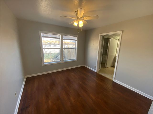 829 E Hoffman Ave, Kingsville, TX 78363