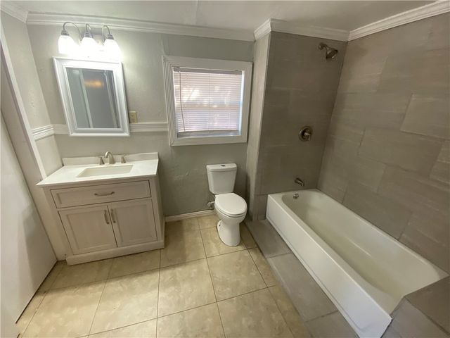 829 E Hoffman Ave, Kingsville, TX 78363