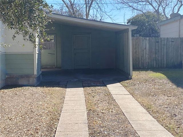 829 E Hoffman Ave, Kingsville, TX 78363
