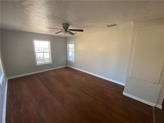 829 E Hoffman Ave, Kingsville, TX 78363