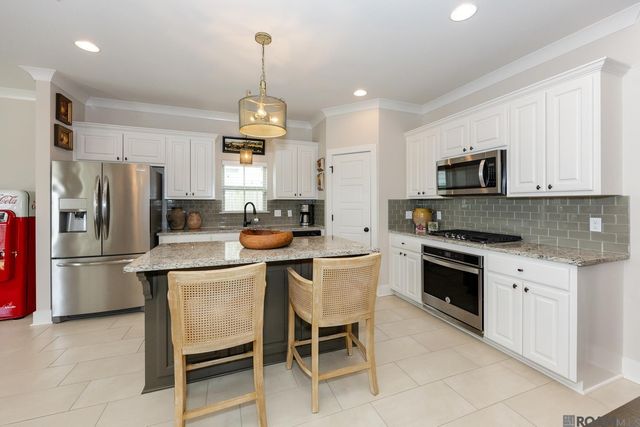 505 Silverbill Ln, Baton Rouge, LA 70810