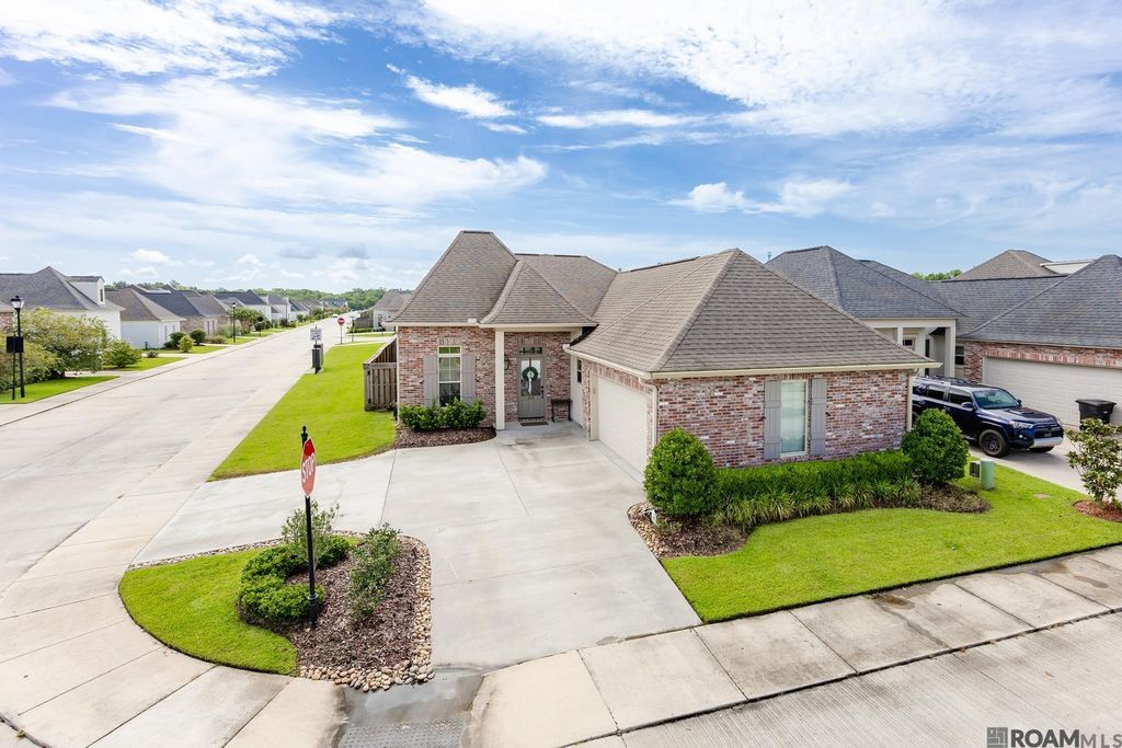 505 Silverbill Ln, Baton Rouge, LA 70810