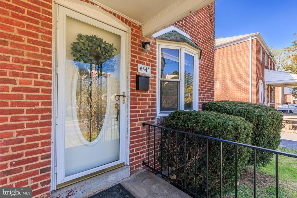 Image 1 of property listing at 8546 OAKLEIGH RD, Baltimore, MD 21234